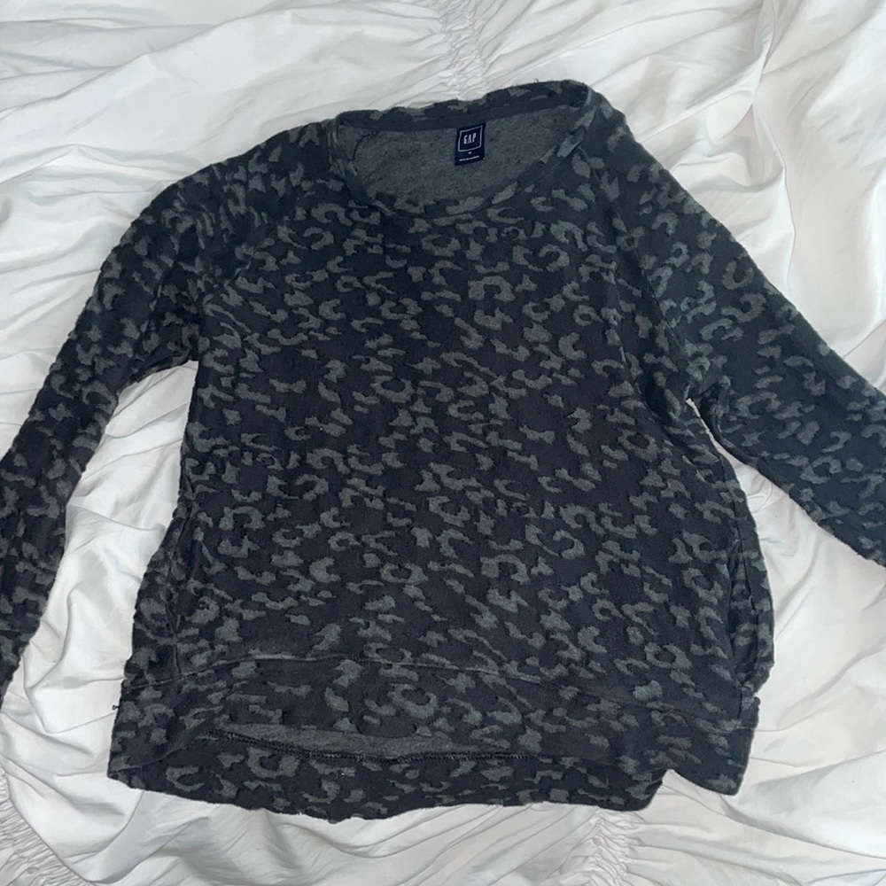 Cheetah print gap crew neck!